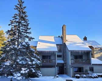 Cozy, relaxing condo overlooking Whiteface Club Resort near Jackrabbit trail. - Lake Placid - Building