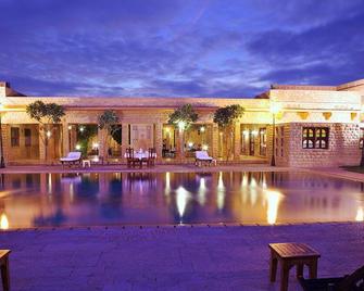 Hotel Rawalkot Jaisalmer - ג'יסלמר - בריכה