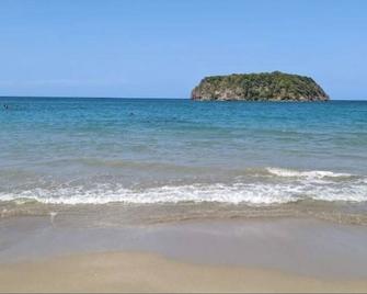 Charming 3-bedroom house in lovely Port Maria with AC, and WiFi, - Port Maria - Beach