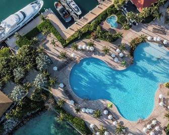 Harborside at Atlantis - 1 Bedroom Deluxe Villa. 4 Atlantis wristbands included! - Nassau - Pool