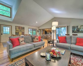 4 Mi to Sapphire Resort: Quiet Blue Ridge Haven - Sapphire - Sala de estar