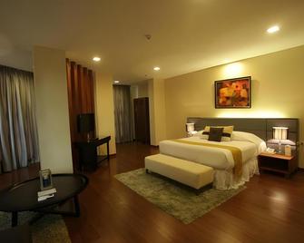 People's Hotel - Iloilo City - Bedroom