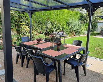 Gite D'hautevesnes - Шато-Тьєррі - Патіо