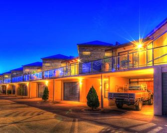 Ultimate Holiday Apartments - Lakes Entrance - Building