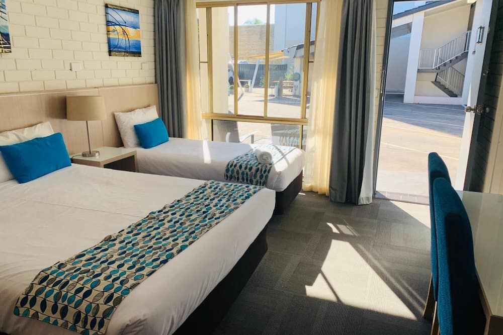 Zorba Waterfront Motel