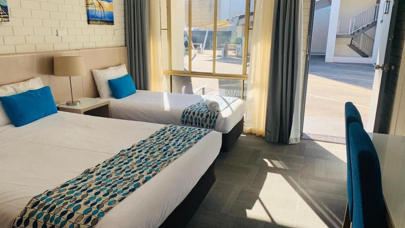 Zorba Waterfront Motel