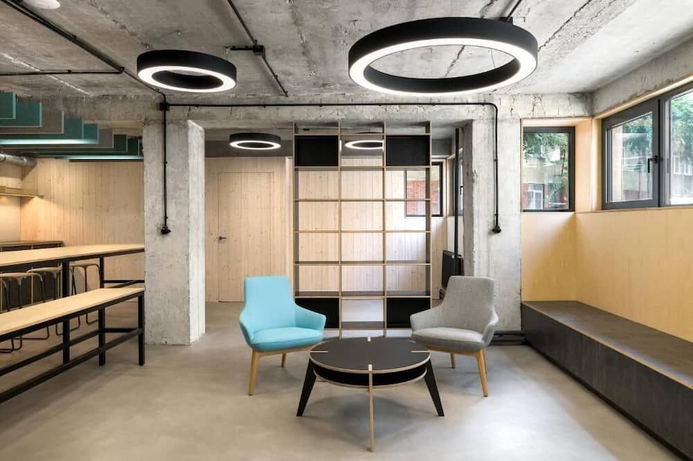 Izy Stay Hostel Bratislava - ברטיסלבה - לובי