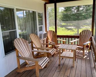 Morrisville's Home Sweet Home/Simple home with an enjoyable screened in porch. - Morrisville - Patio