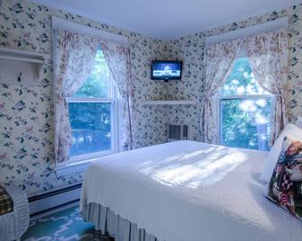 Heart of the Village Bed & Breakfast in Shelburne VT - Shelburne - Bedroom