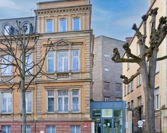 5 Minutes by Foot Away From The National University Library! Pets Are Welcome! - Estrasburgo - Edificio
