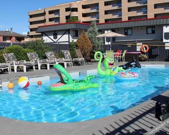 Hotel Canadas Best Value Inn Calgary - Calgary - Pool