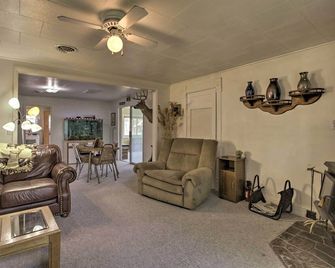 Walkable Ten Sleep House w/ Patio & Sunroom! - Ten Sleep - Sala de estar