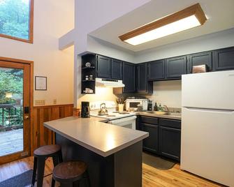 Beautiful 2bdrm Cabin°Hot Tub°Balcony°Parking° - Elkins - Кухня