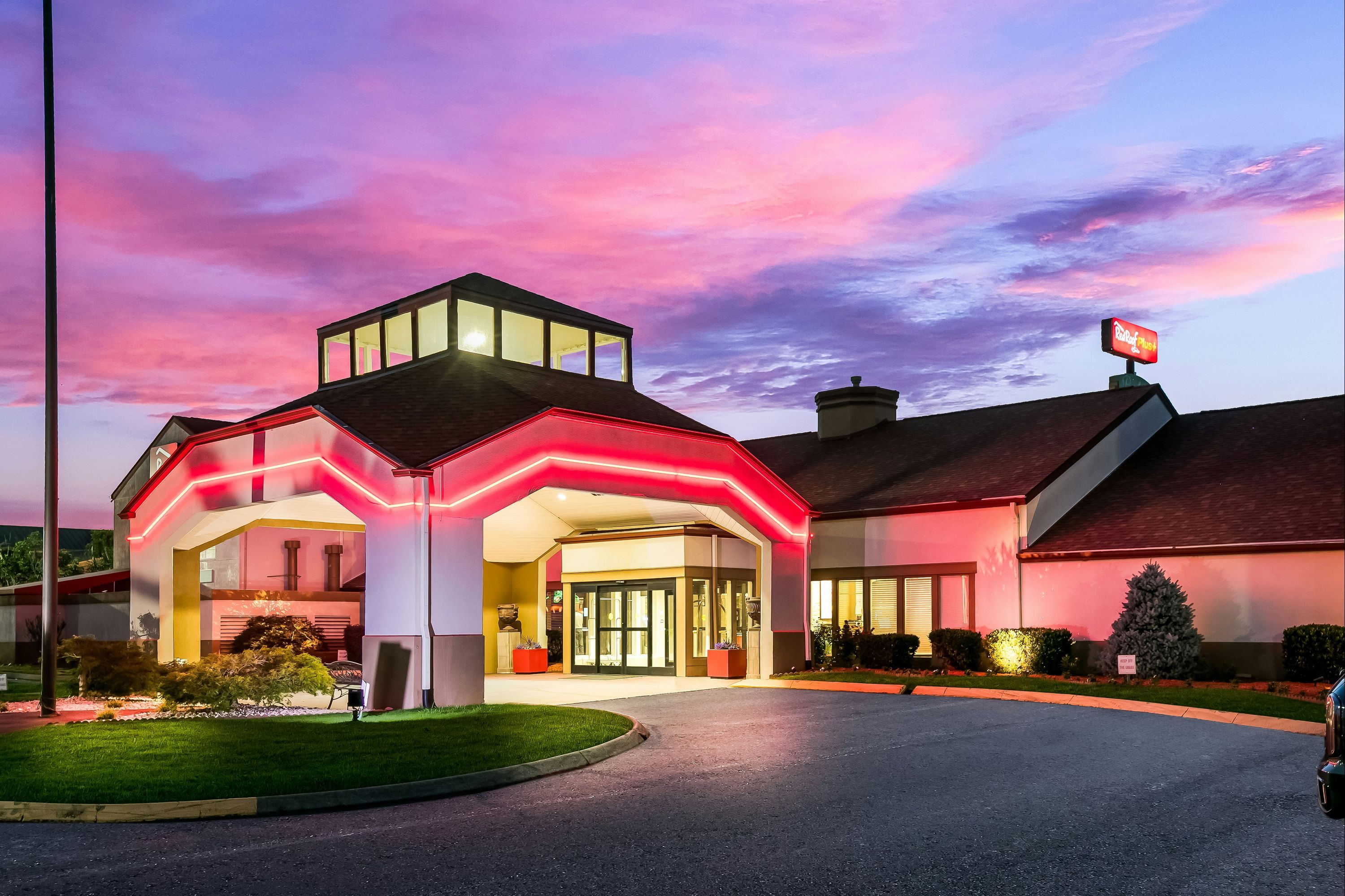 Red Roof Inn Plus+ & Suites Knoxville West - Cedar Bluff - Knoxville - Bâtiment