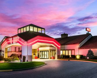 Red Roof Inn Plus+ & Suites Knoxville West - Cedar Bluff - Knoxville - Bygning
