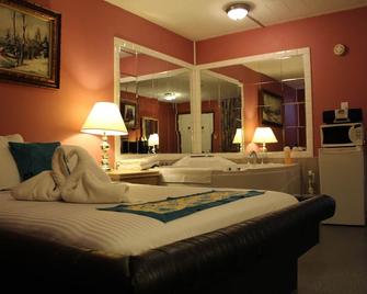 Ritz Inn Niagara - Niagara Şelalesi - Yatak Odası