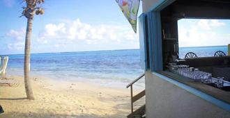 Serenity Cottages - Shoal Bay - Beach