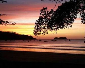 Anona Guesthouse - Playa Hermosa
