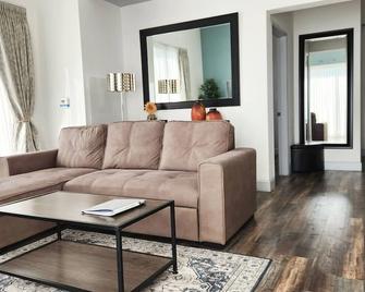 Luxury Condo With Ocean View 2br/2ba - Long Beach - Living room