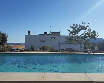 Peaceful retreat with pool, 5 minutes from the city, pet friendly - براغانكا - حوض السباحة