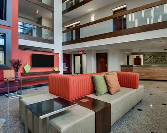 Drury Inn & Suites Evansville East - Evansville - Lobby