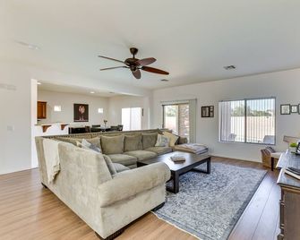 Pool, Game Room! Family-Friendly Surprise Retreat - Surprise - Sala de estar
