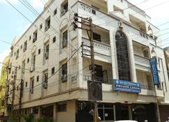 Sri Sai Krishna Deluxe Lodge - Hyderabad - Building