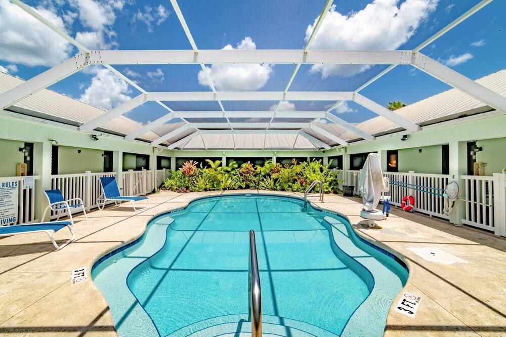 Modern King Hotel Suite - Everglades - Piscina