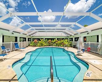 Modern King Hotel Suite - Everglades - Piscina