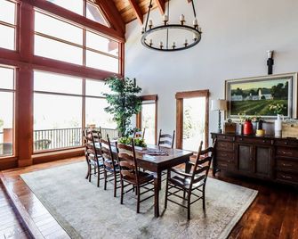 Sleeps 28- Completely updated with swim spa/bunk room/85' TV's & More! - Brian Head - Dining room