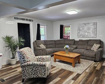 Pleasant Vistas and Convenience - Buena Vista - Living room