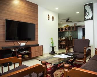 Mama Rose Homestay @ Josevilla, Madipakkam - 3 Bhk Furnished Apt Near Airport - Chennai - Living room