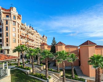 Villas Elenite Premium - Elenite - Edificio