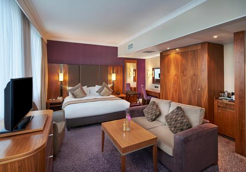 Crowne Plaza London Ealing 6 863 London Hotel Deals Reviews Kayak