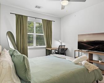 Luxe 2B/2B Getaway - Pool, Gym, Garage, Pet Wash - Leander - Bedroom