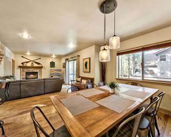 2271 Eloise Ave Duplex - 4 Br apts by RedAwning - South Lake Tahoe - Dining room