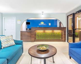 Days Inn by Wyndham Rayville - Rayville - Front desk