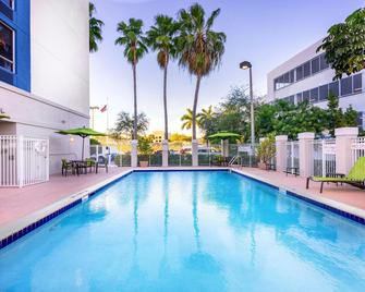 SpringHill Suites by Marriott Miami Airport South Blue Lagoon Area - Miami - Pool