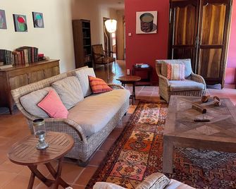 Authentic winegrower's farmhouse and park facing the sea - Gruissan - Wohnzimmer