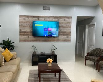 Amazing & cozy Duplex near Zoo Miami - Miami - Huiskamer