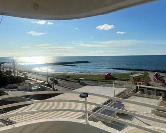 Apartamento frente ala playabrgreat location beach front condo.br10 min from airp - Cartagena - Balkon