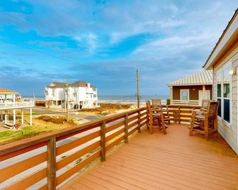 Elevated, Gulf View Home Steps from the Beach w/ Large Deck & Central AC - Crystal Beach - Balcony