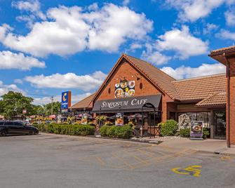 Comfort Inn - Brantford - Building