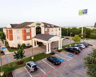 Holiday Inn Express Hotel & Suites Greenville - Greenville - Building