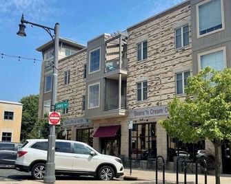 Cannery Square Short Term Rentals -104 by Patriot - Sun Prairie - Budova