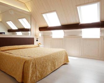 Hotel Croce Bianca - Asiago - Slaapkamer