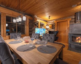 Kuukkeli Log Houses Villa Aurora 'Pupula' - Saariselka - Spisestue