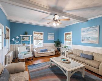 Beachfront w/ Private Access & 2 Decks - Spacious & Well-Equipped Home - Norfolk - Stue