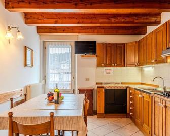 Beautiful apartment for 3 guests with WIFI, TV, patio and pets allowed - Taio - Küche