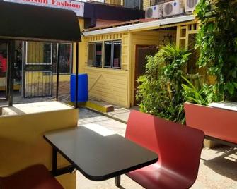 Maxroomz - San Ignacio - Balkon